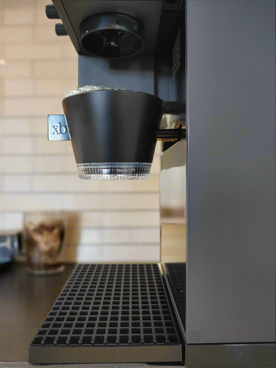 xbloom studio masina de cafea all-in-ne cu rasnita, timer, cantar cu precizie si aplicatie. detaliu pe onmi dripper